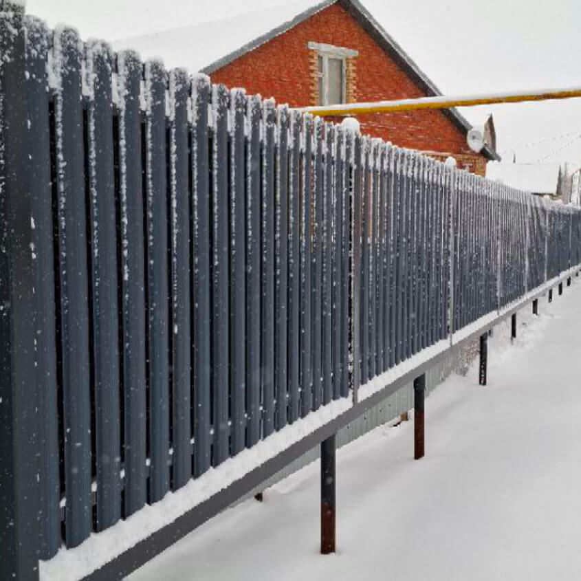 Фото 3 Забор Штакетник Полукруглый RAL7024 МАТТЕ Серый Графит матовый шахматкой