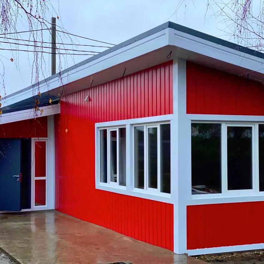 Фото 1 МеталлоСайдинг Евро-Брус под брус RAL3020 Красный вертикальный монтаж на фасаде