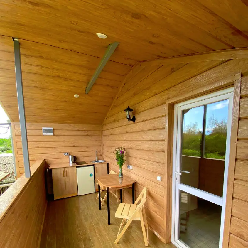 Фото 2 веранда из металлосайдинга Евро-Брус под брус Клен Светлый 3D SteelArt